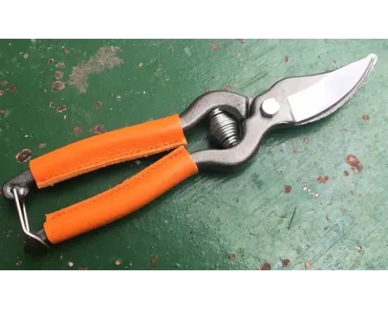 Sécateur de Jardin 18 cm - revêtement des branches en cuir ORANGE